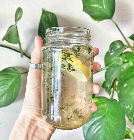 IMMUNE BOOSTING THYME AND LEMON WATER